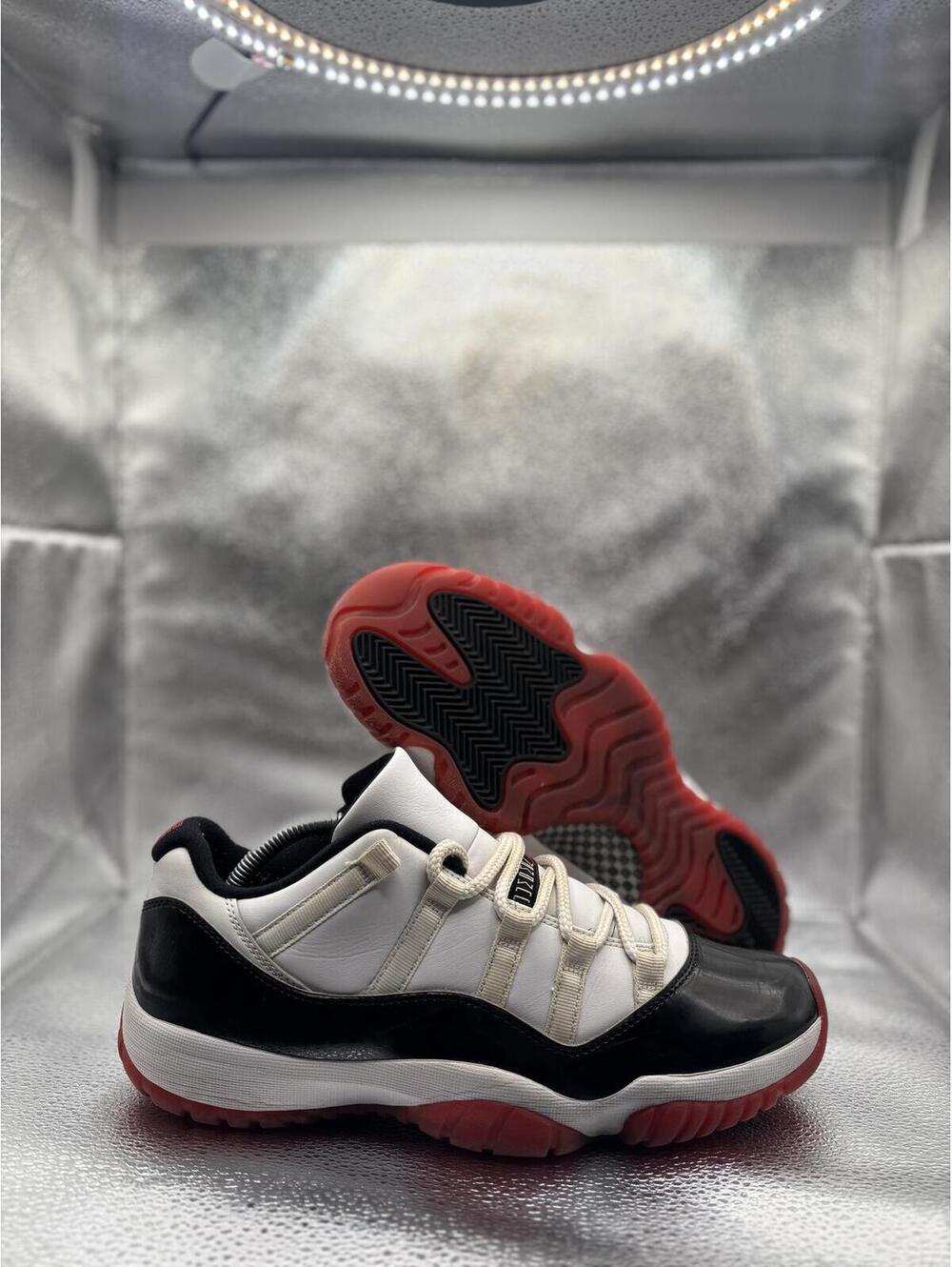 Air Jordan 11 low concord bred